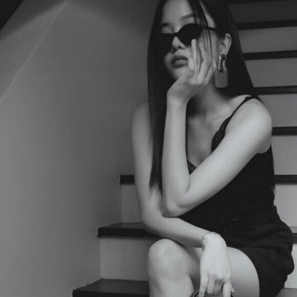 Saint Laurent SL751JEANNE 001 Sunglasses Black Oval Frame, Black Lenses - Picture 4 of 13